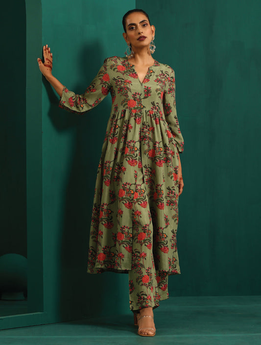 trueBrowns Green Floral Muslin Silk Printed Front Slit Kurta Pant Set