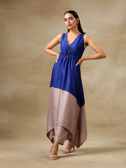trueBrowns Blue and Grey Textured Silk Sleeveless Round Hemline Kurta Pant Set | Relove | Swadesiicart