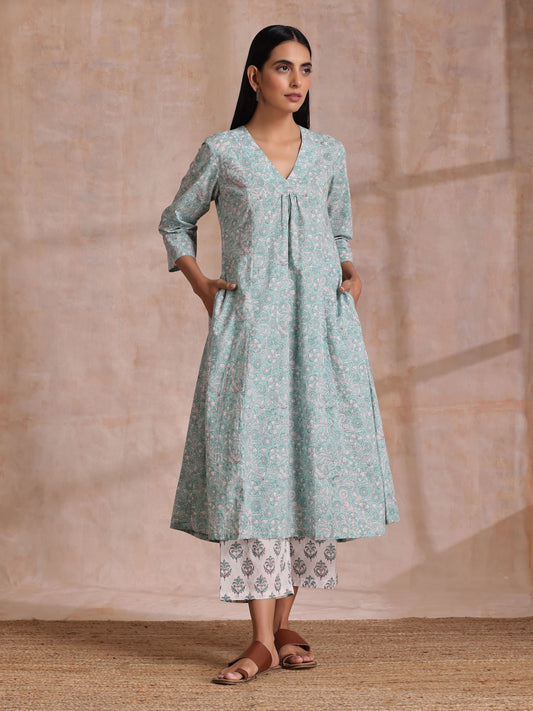 trueBrowns Tiffany Blue Floral Block Print Cotton Front Neck Gathered Kurta Pant Set
