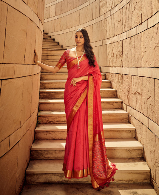 Monjolika Fashion Salmon Color Handloom Silk Patola Printed Saree With Blouse