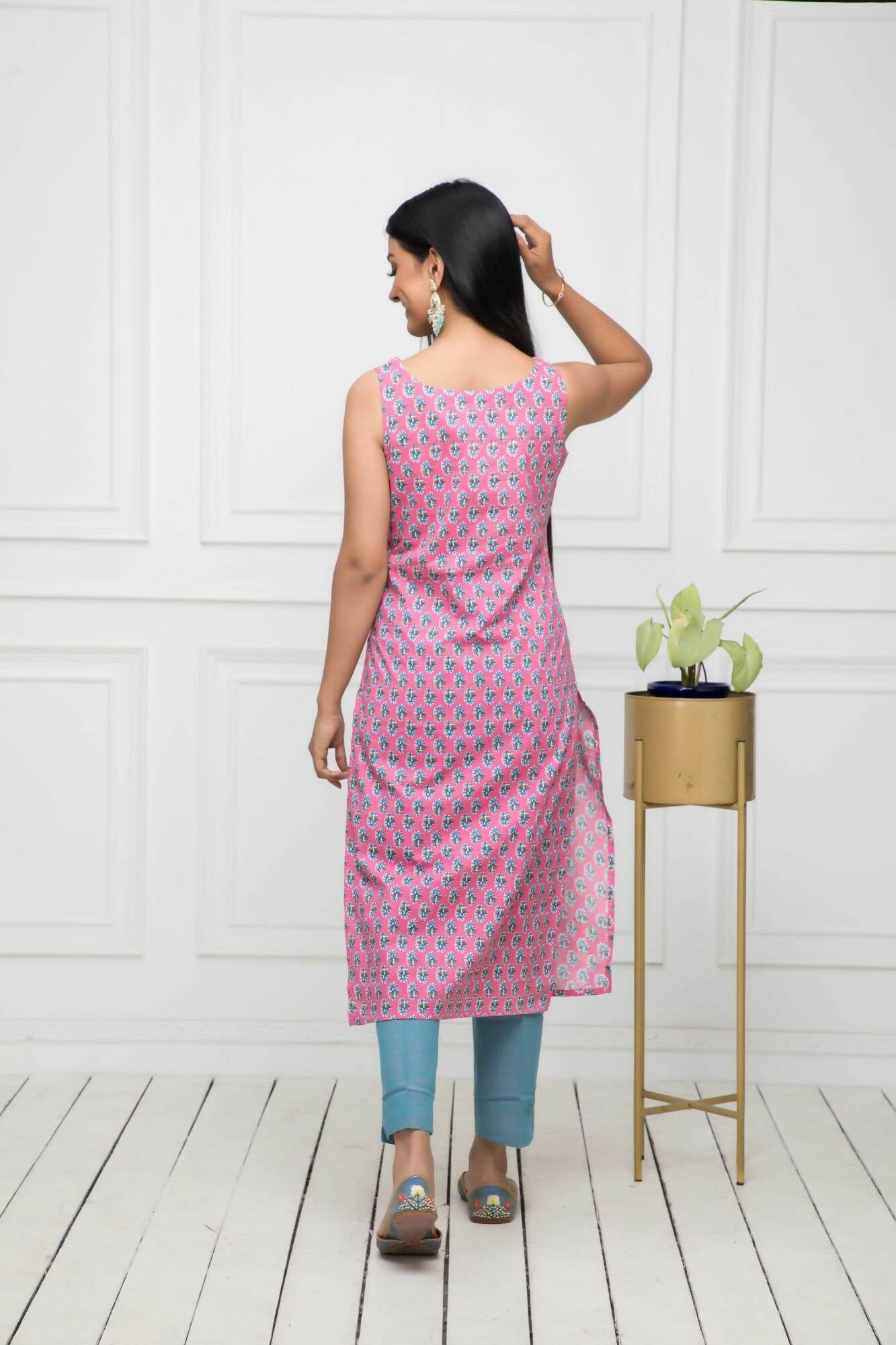 Myshka Women Pink Solid Cotton Straight Round Neck Kurtas - Grab2buy