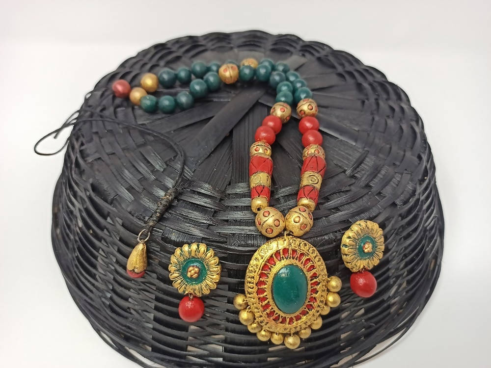 Terracotta Boho Style Long Necklace Set With Studs-Dark Green,Red And Gold