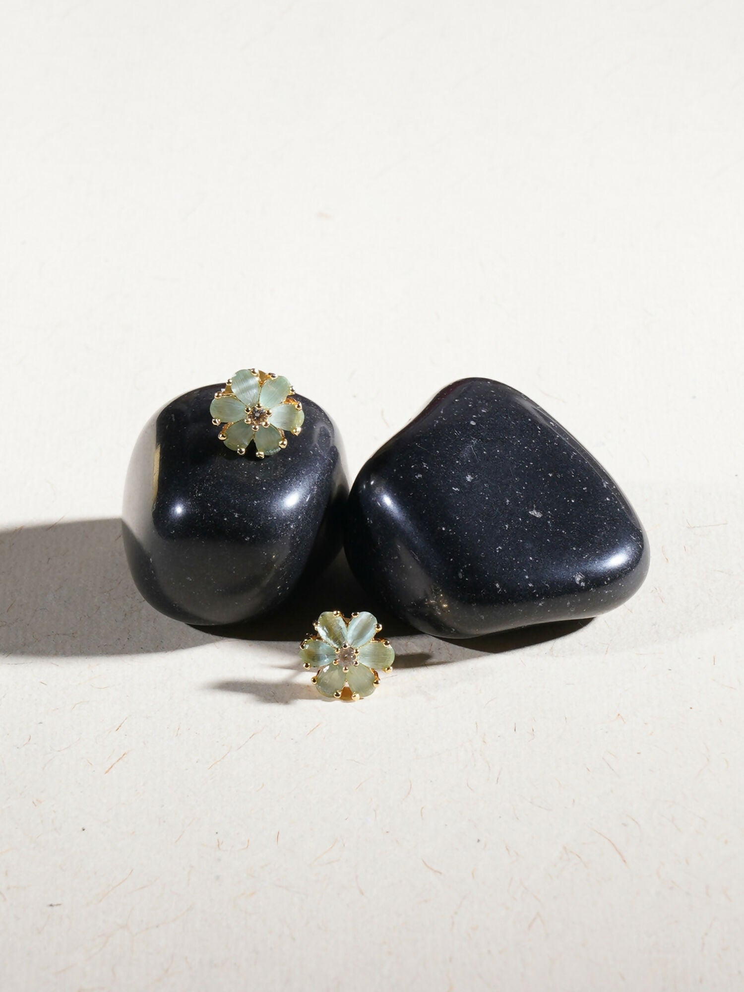 stone stud (Gold) - Ruby Raang - Grab2buy