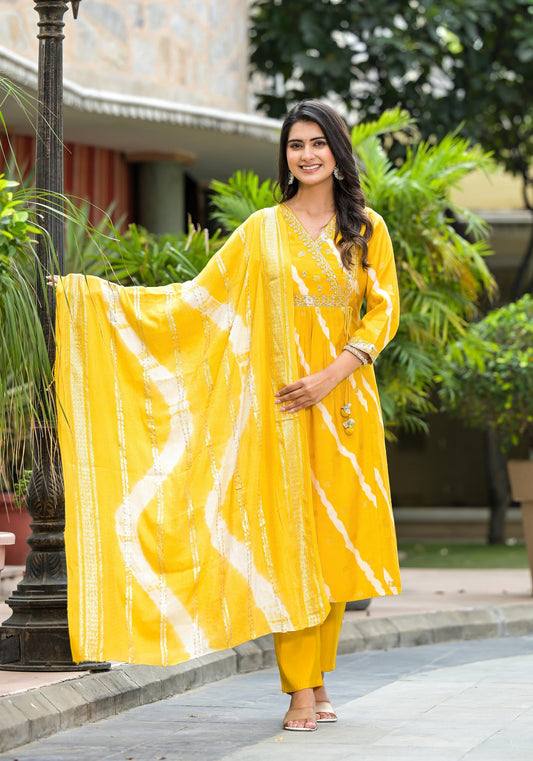 Juniper Women's Yellow Lehriya Printed Musline Kurta Set With Mirror Work & Sequins