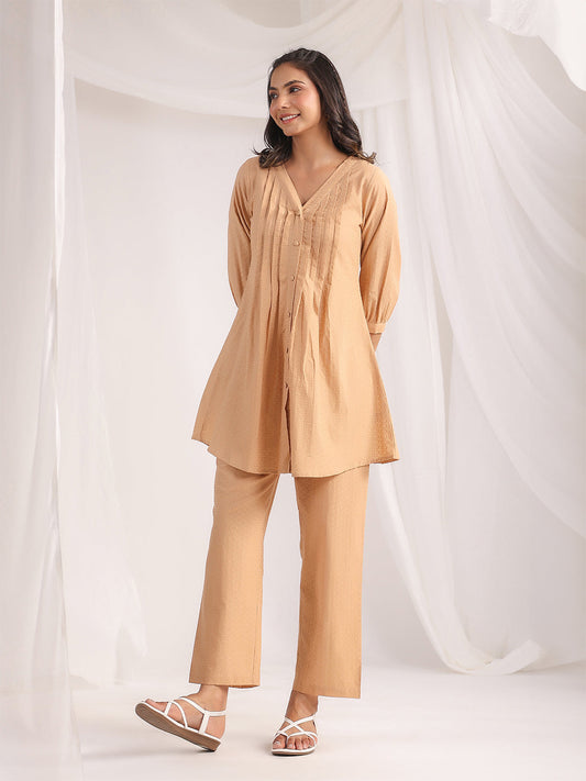 Janasya Pleated Jacquard Peach Self Design V-Neck Co-Ords