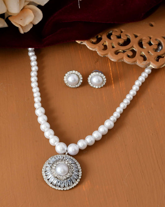 Jewels Nest imeless White Pearl Necklace with Matching Studs Jewels Nest