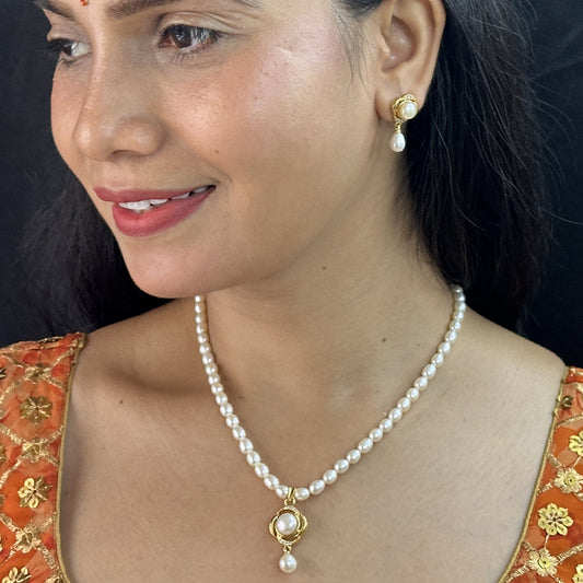 J Pearls Gleaming Pearl Necklace Set | Grab2Buy