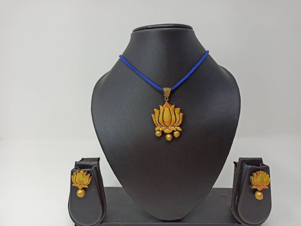 Terracotta Lotus Pendant Mini Necklace Set With Studs