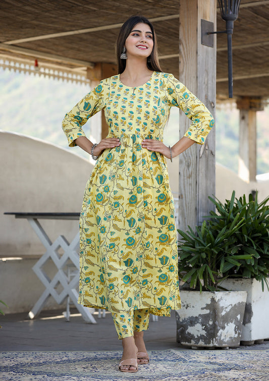 Kaajh Women's Yellow Floral Print Side Slit Cotton Kurta Pant Set