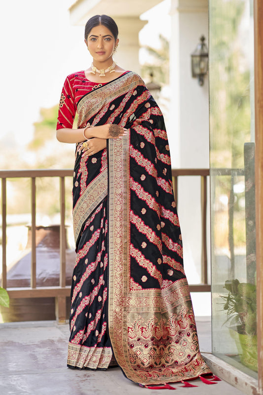 MANOHARI Banarasi Silk Blend Jacquard Work Saree - Black