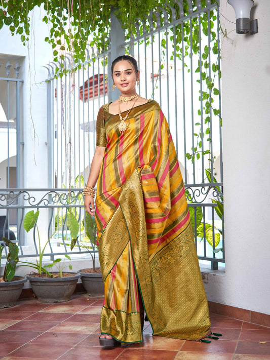 MANOHARI Banarasi Silk Blend Jacquard Work Saree - Green