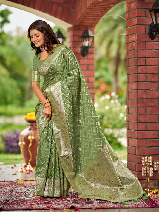 MANOHARI Banarasi Silk Blend Jacquard Work Saree - Green