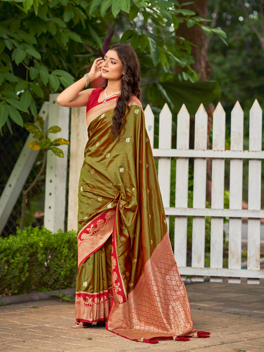 MANOHARI Banarasi Silk Blend Jacquard Work Saree - Green