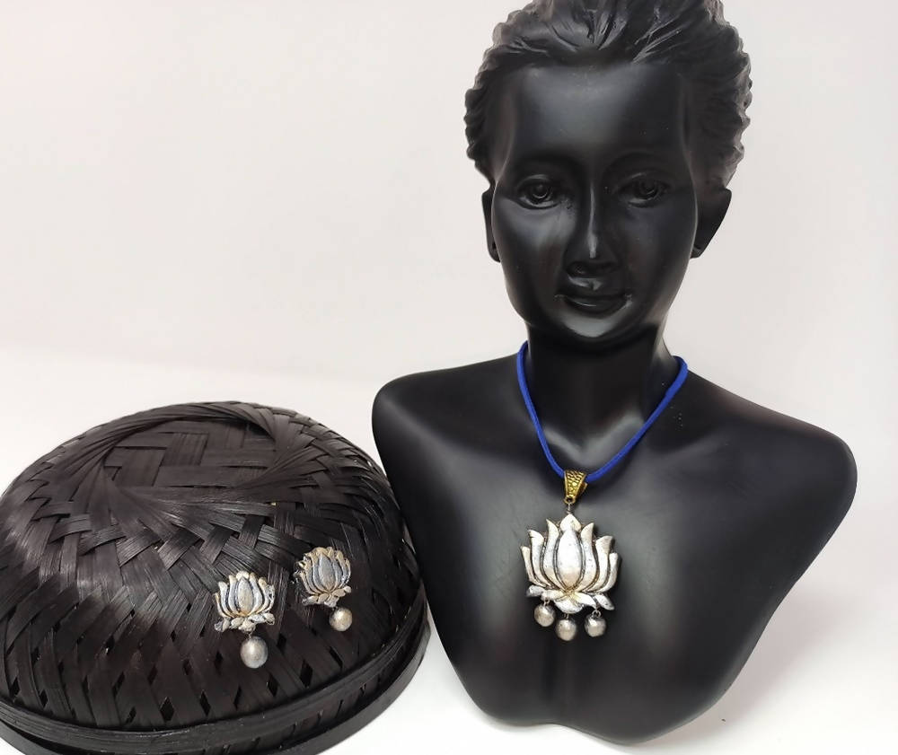 Terracotta Lotus Pendant Mini Necklace Set With Studs