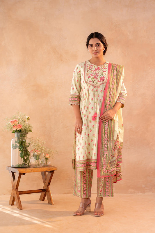 Juniper Gulnaar Garden Printed Kurta Pant And Dupatta Set