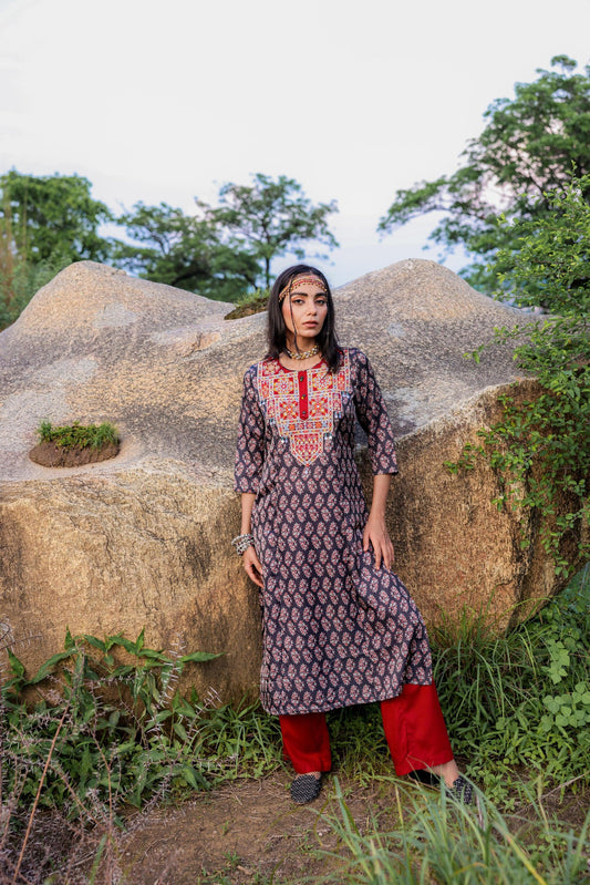 Juniper Black Floral Poly Kurta And Pants Set With Mirror, Thread Work And Tassels Detail