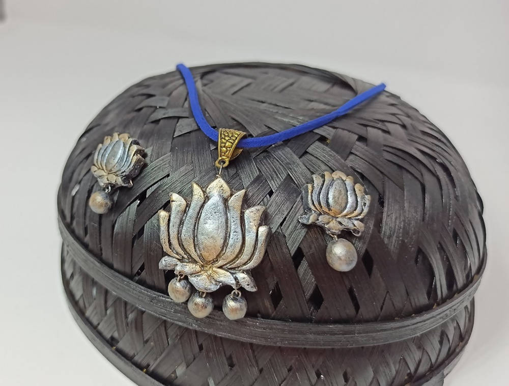 Terracotta Lotus Pendant Mini Necklace Set With Studs