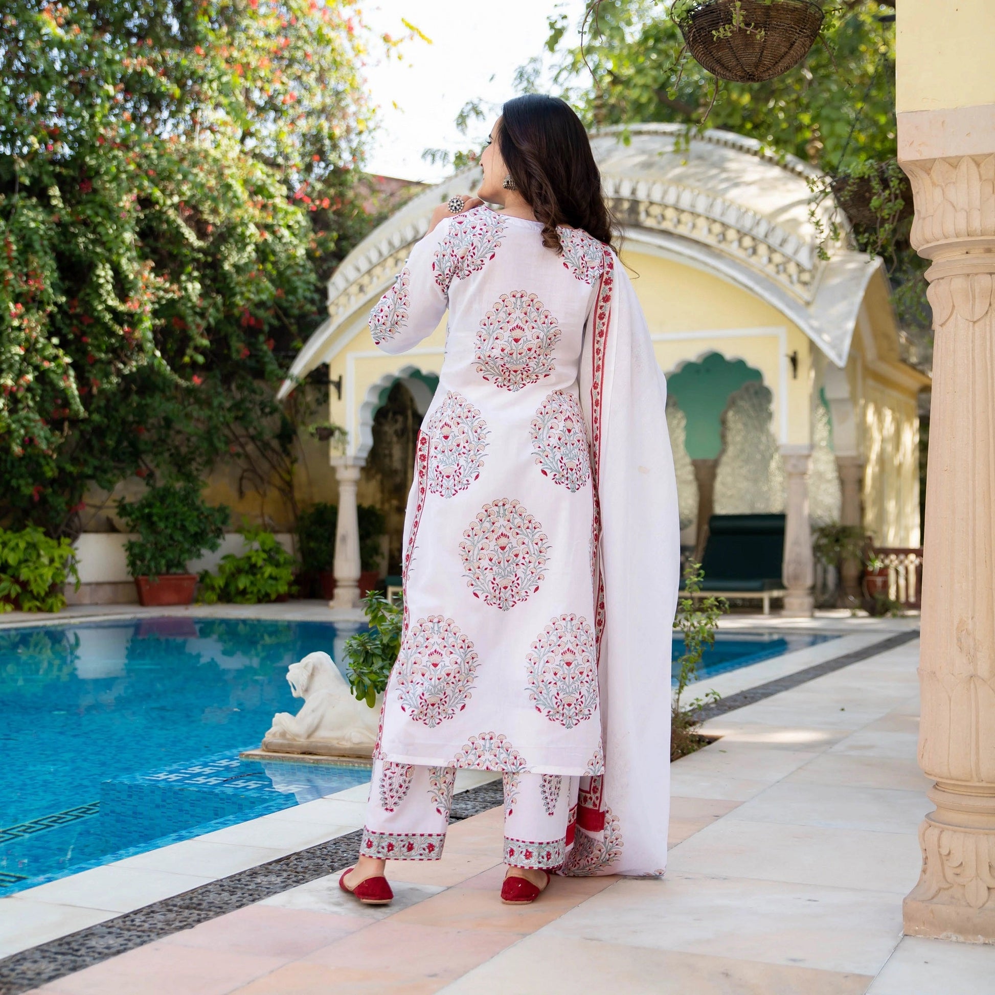 Malishka Women's White Cotton Floral Printed Kurta Pant Set With Dupatta - White - Grab2buy