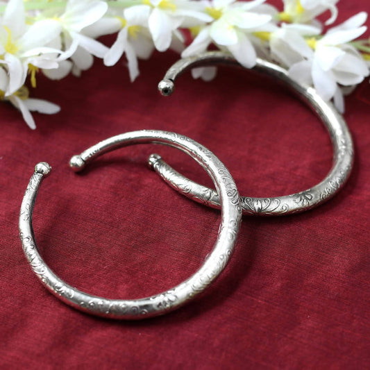 Mominos Fashion Kamal Johar Oxidised Silver Floral Pressing Style Anklets