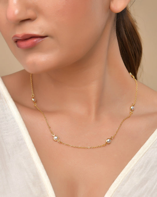 VOJ Gold Polished Women Pearl Studded Stainless Steel Chain