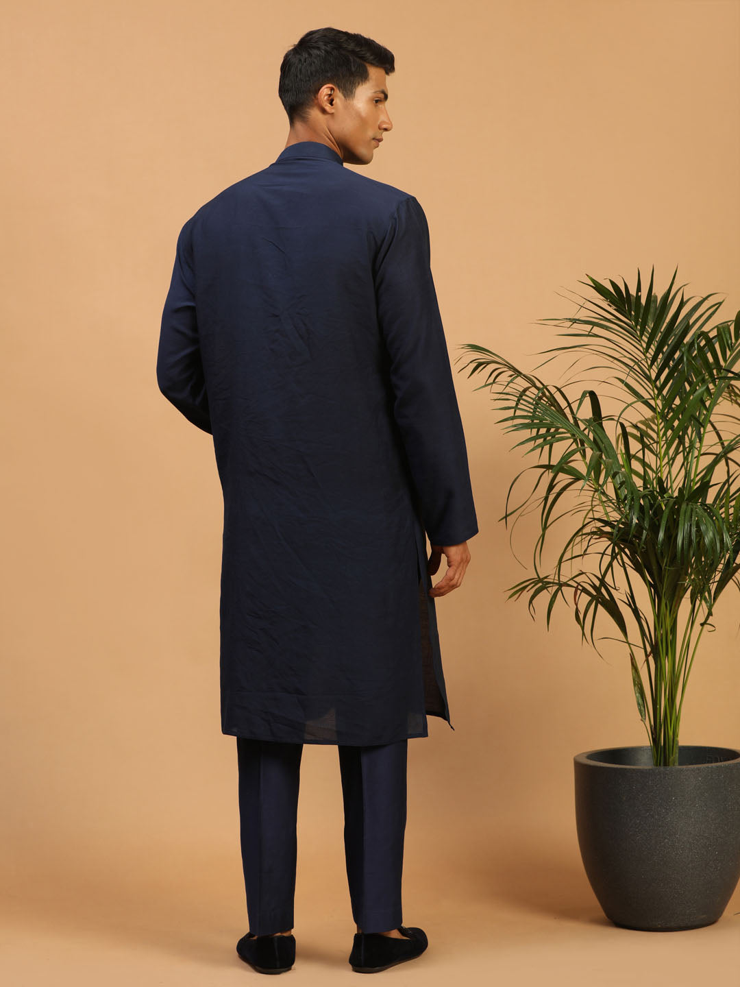 Vastramay Men's Navy Blue Cotton Blend Kurta & Pyjama - Grab2buy