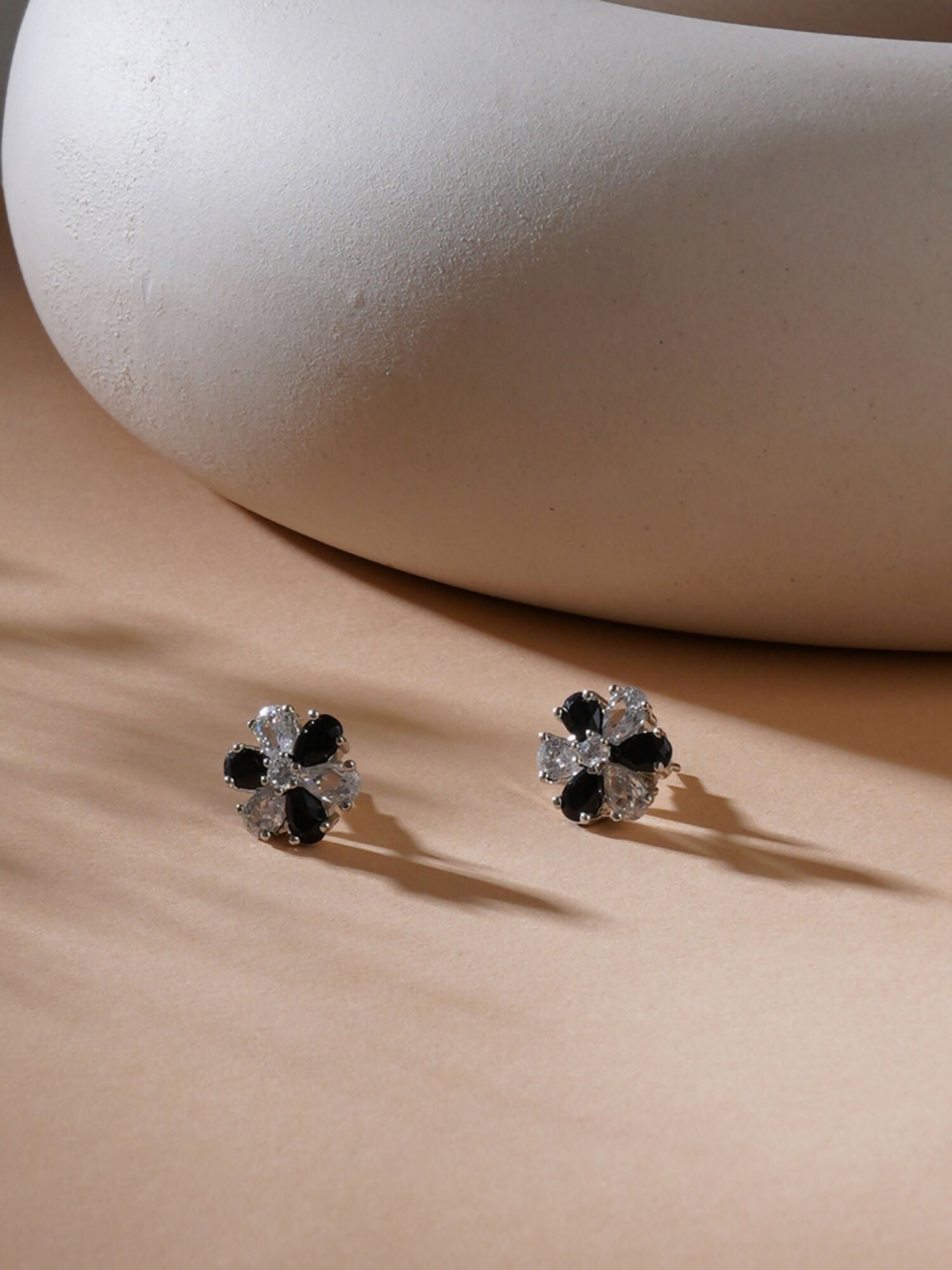 stone stud (Black and white) - Ruby Raang - Grab2buy