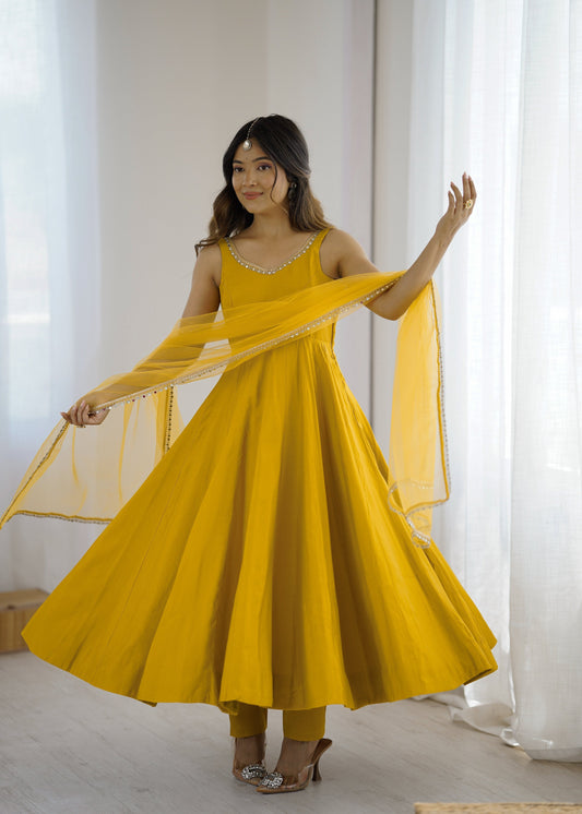 Lorenvalley Fashion Yellow Pure Romansilk Chanderi Fabric Yoke Fancy Lace Work Anarkali Kurta Pant With Dupatta Set