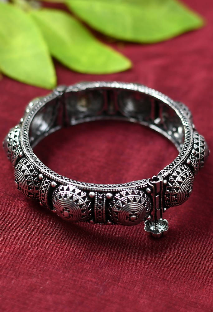 Mominos Fashion Kamal Johar Oxidised Silver-Plated Handcraft Bracelet