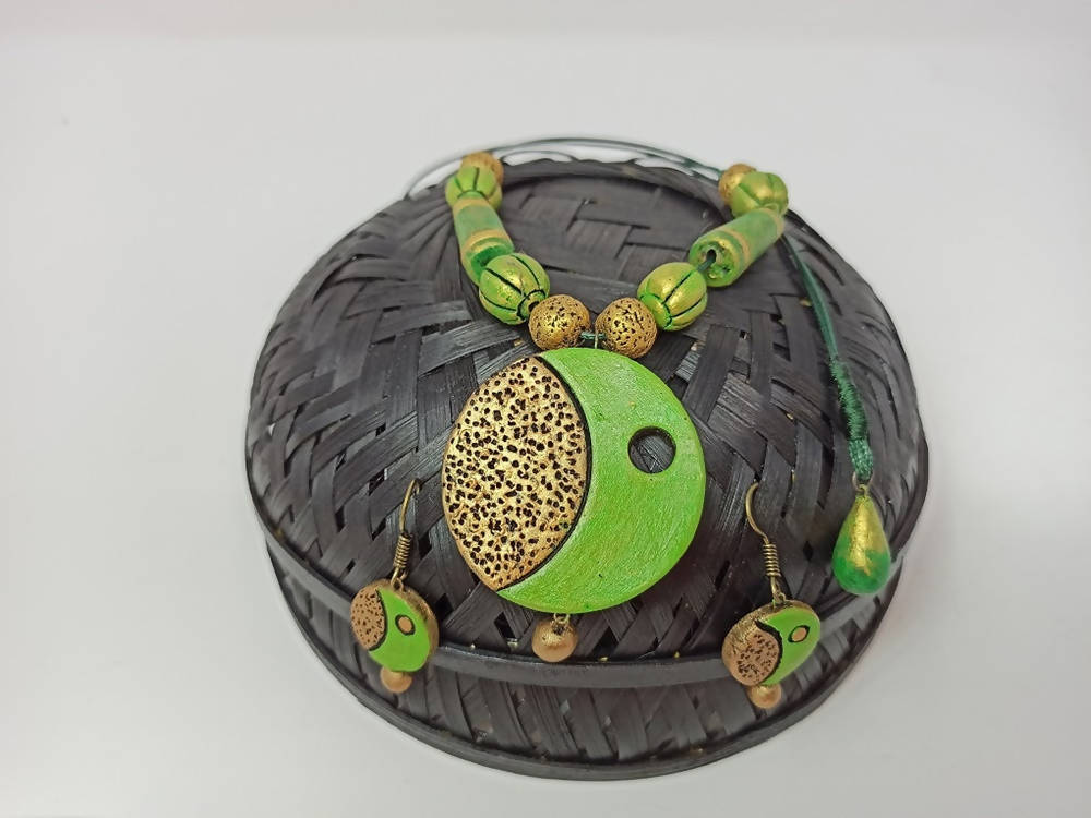Terracotta Boho Style Mini Necklace Set With Hangings-Green And Gold