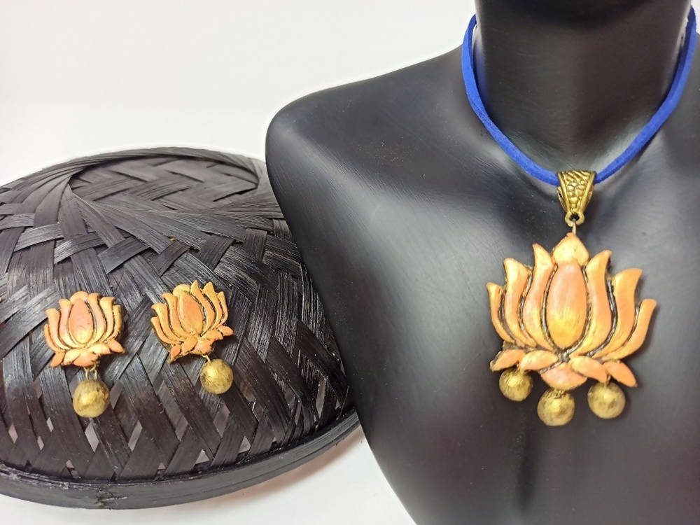 Terracotta Lotus Pendant Mini Necklace Set With Studs