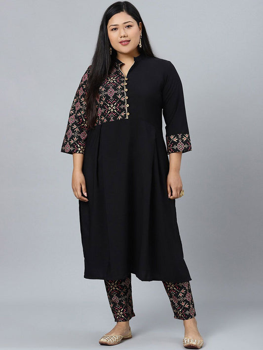 Sztori Plus Size Black Floral Printed Mandarin Collar Straight Kurta with Trousers