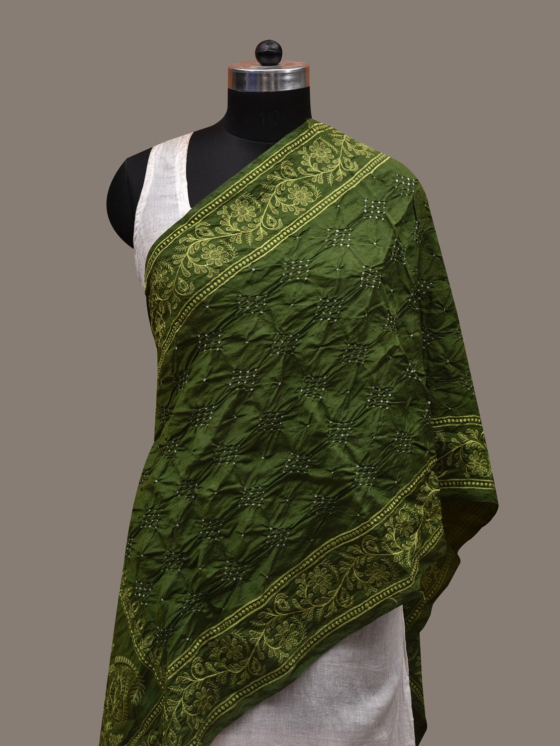 Green Bandhani Silk Handloom Stole with Mango Design - Global Threads - Grab2buy