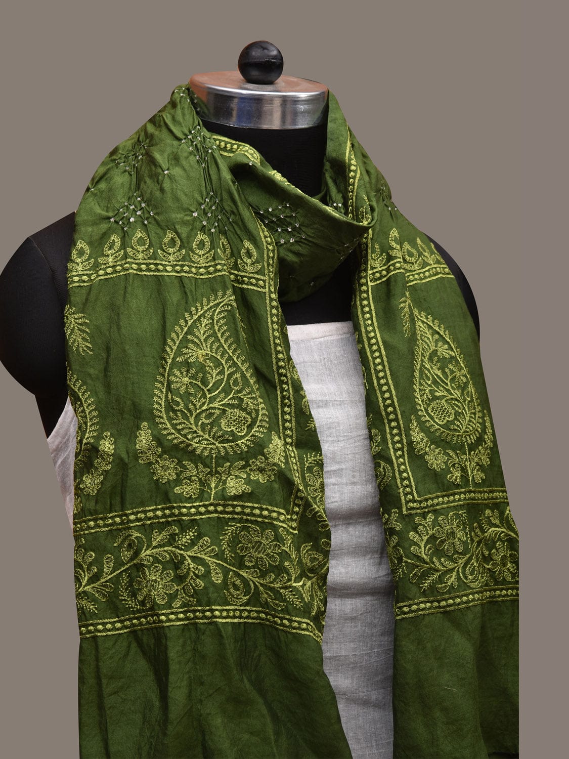 Green Bandhani Silk Handloom Stole with Mango Design - Global Threads - Grab2buy