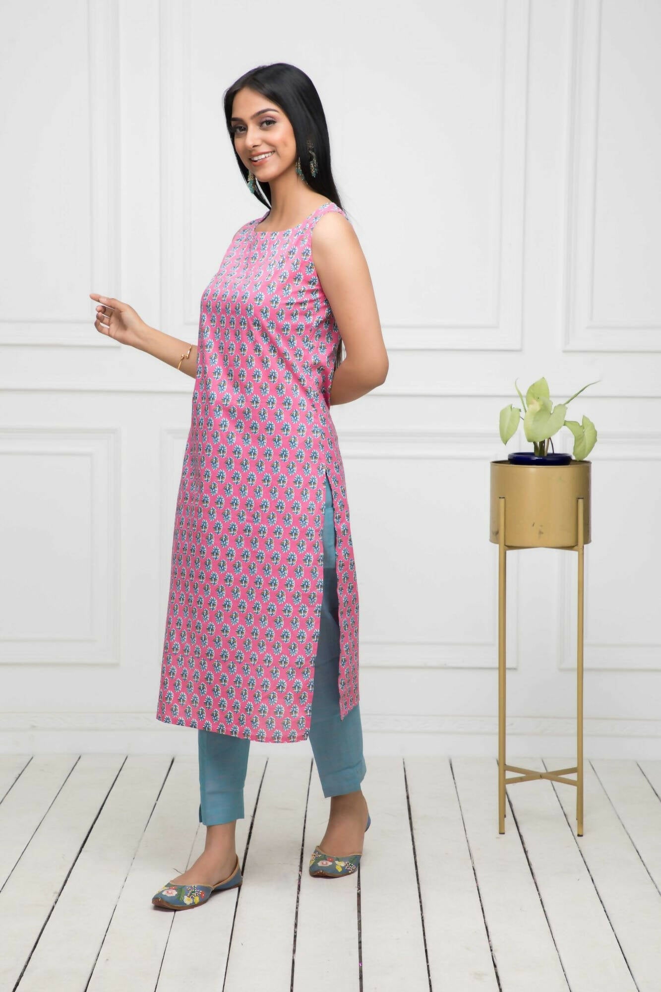 Myshka Women Pink Solid Cotton Straight Round Neck Kurtas - Grab2buy