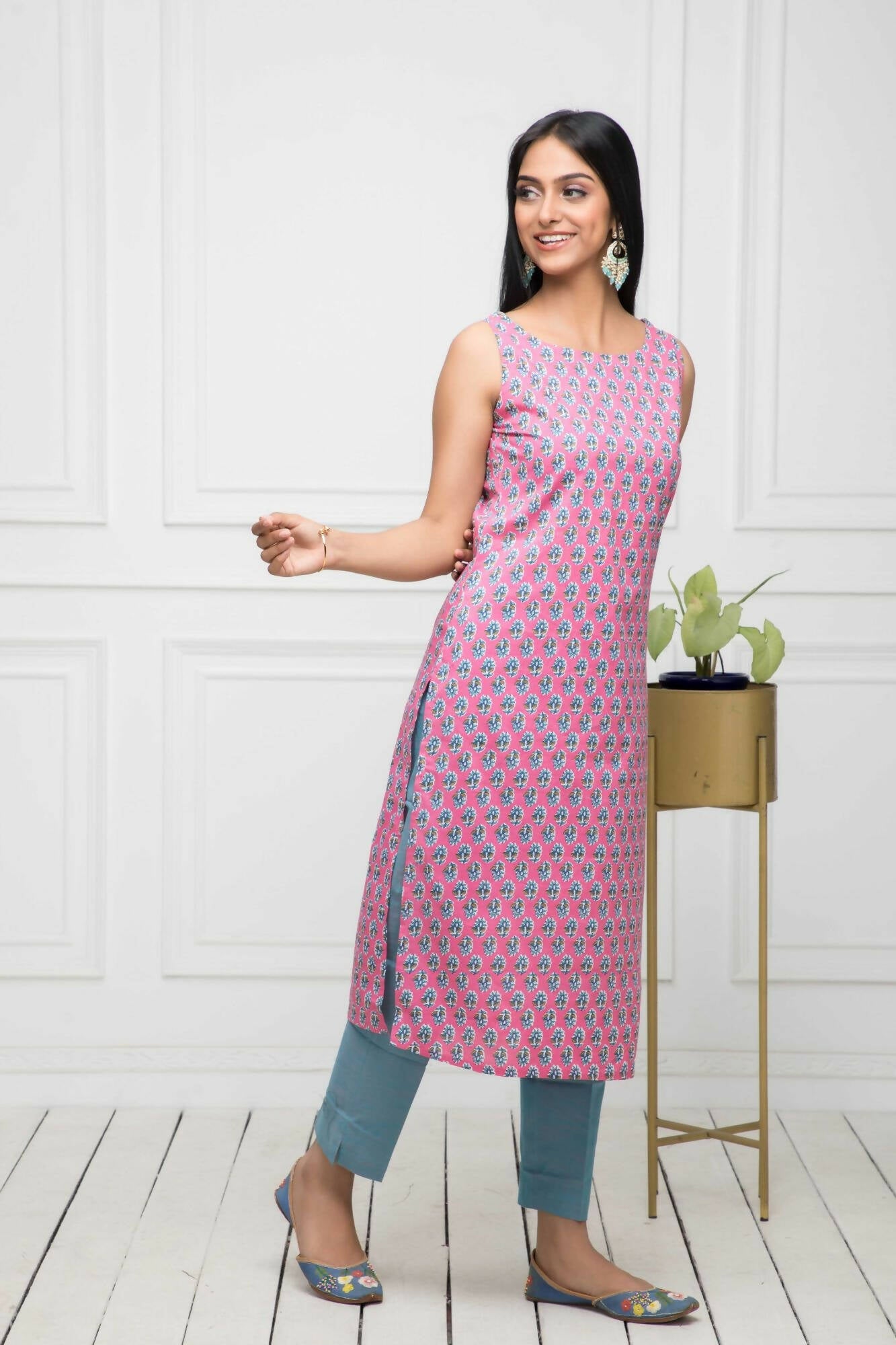 Myshka Women Pink Solid Cotton Straight Round Neck Kurtas - Grab2buy