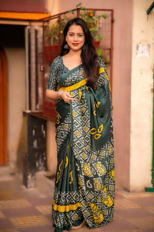 Green Silk Blend Ethnic Motifs Saree with Unstitched Blouse - A2M