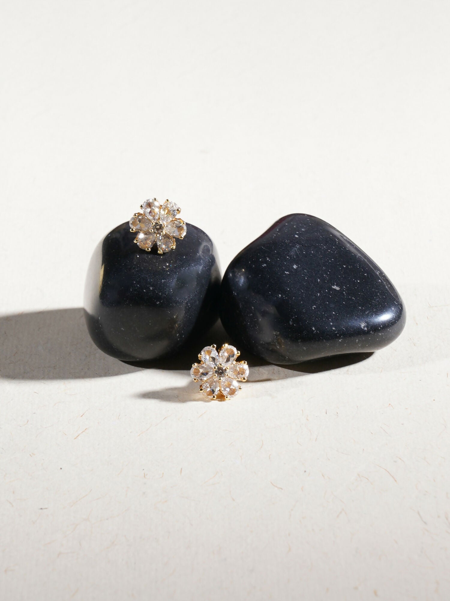 stone stud (white) - Ruby Raang - Grab2buy