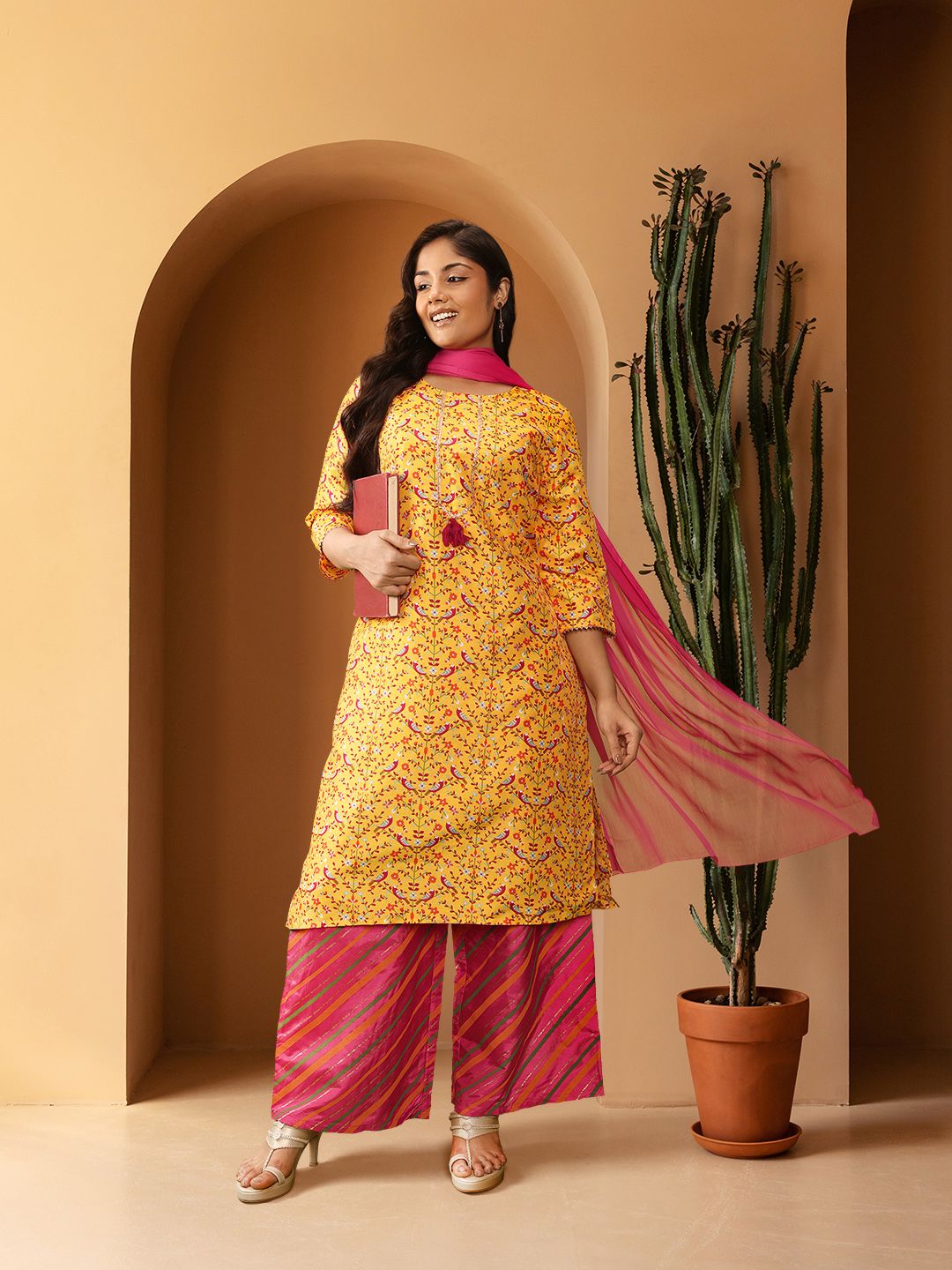 Sztori Plus Size Ethnic Motifs Printed Kurta with Palazzos & Dupatta