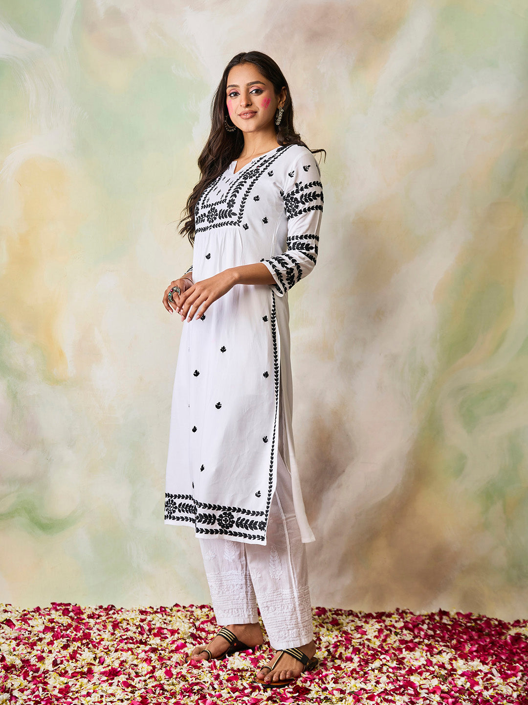 HOUSE OF KARI Notched Neck Floral Embroidered Chikankari Cotton Kurta 
