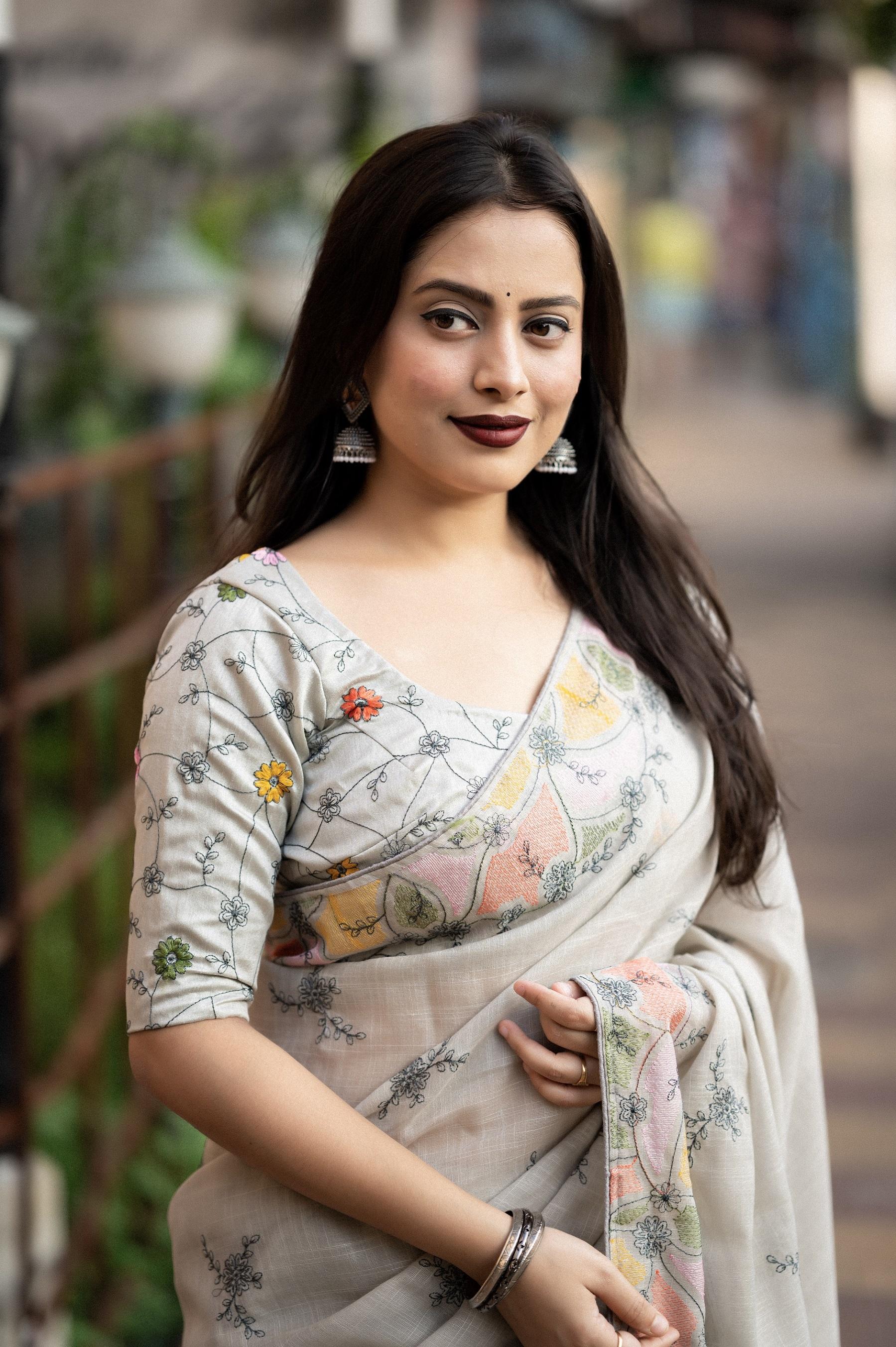 Grey Pure Linen Ethnic Motifs Saree with Unstitched Blouse - A2M