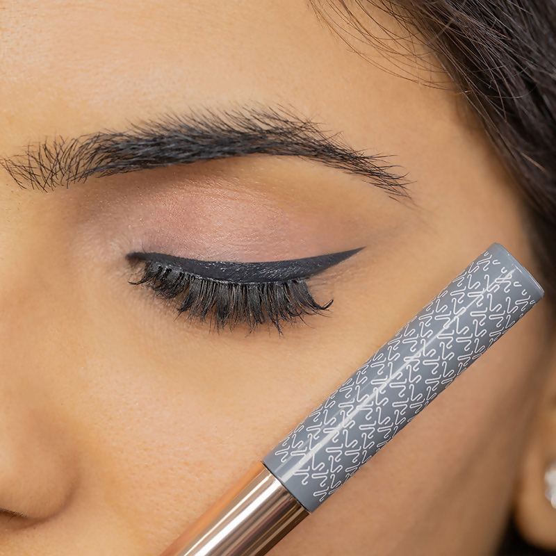 Kay Beauty By Katrina Kaif Quick Dry Liquid Eyeliner - Shadow Play 