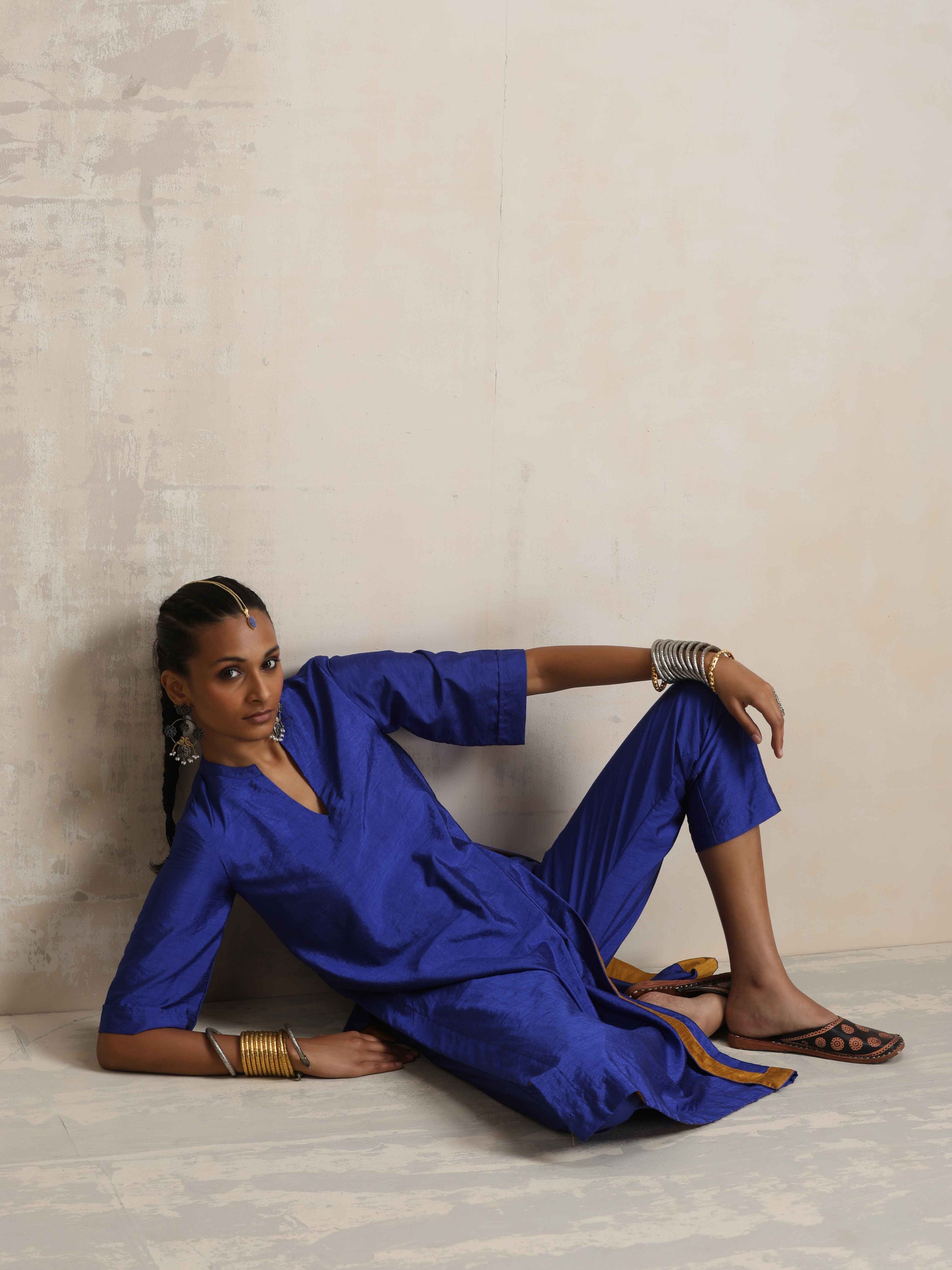 trueBrowns Blue Silk High Slit Kurta Set 