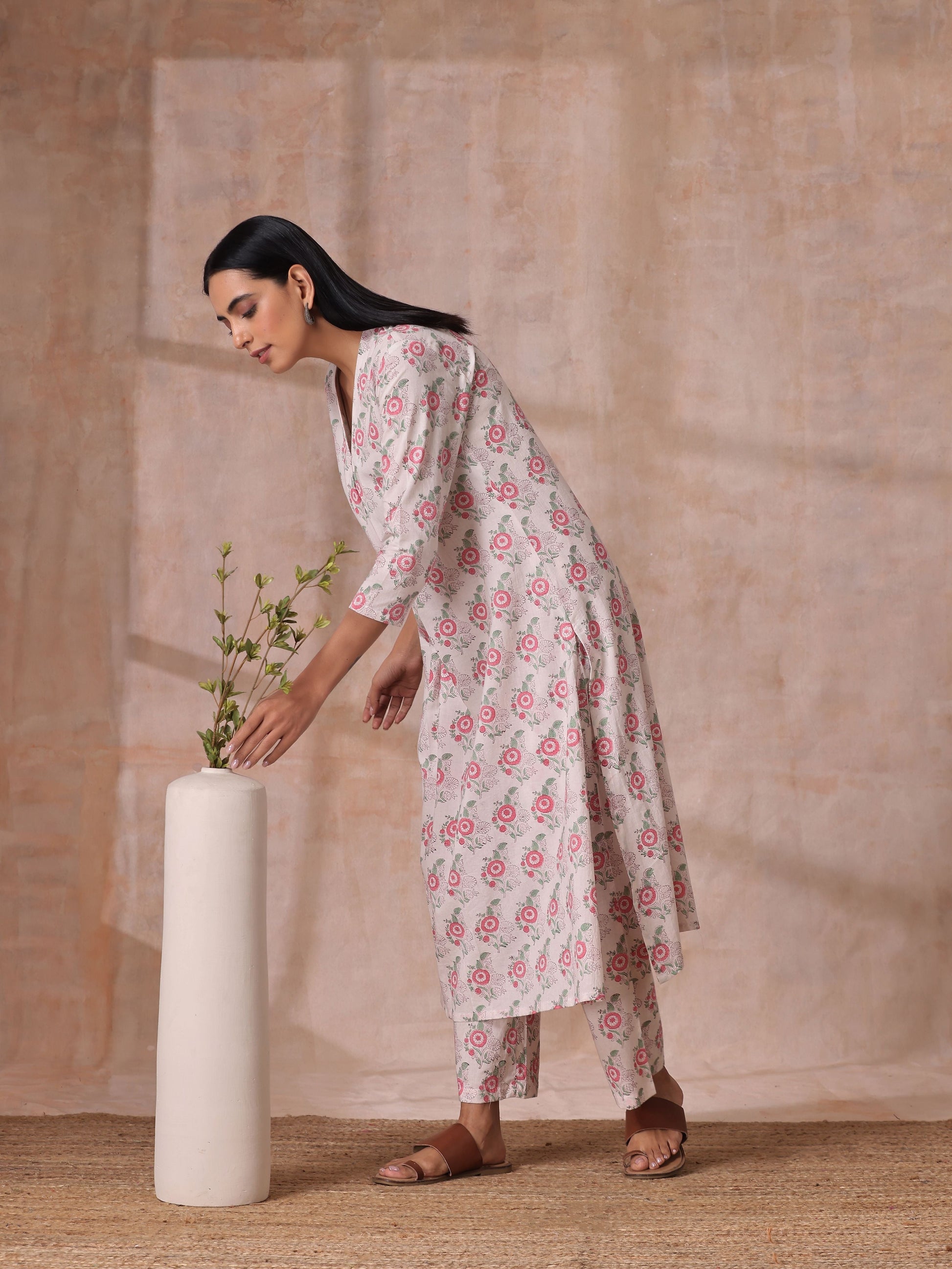 trueBrowns Pink Green Buta On White Block Print Cotton Slit Kurta Pant Set 