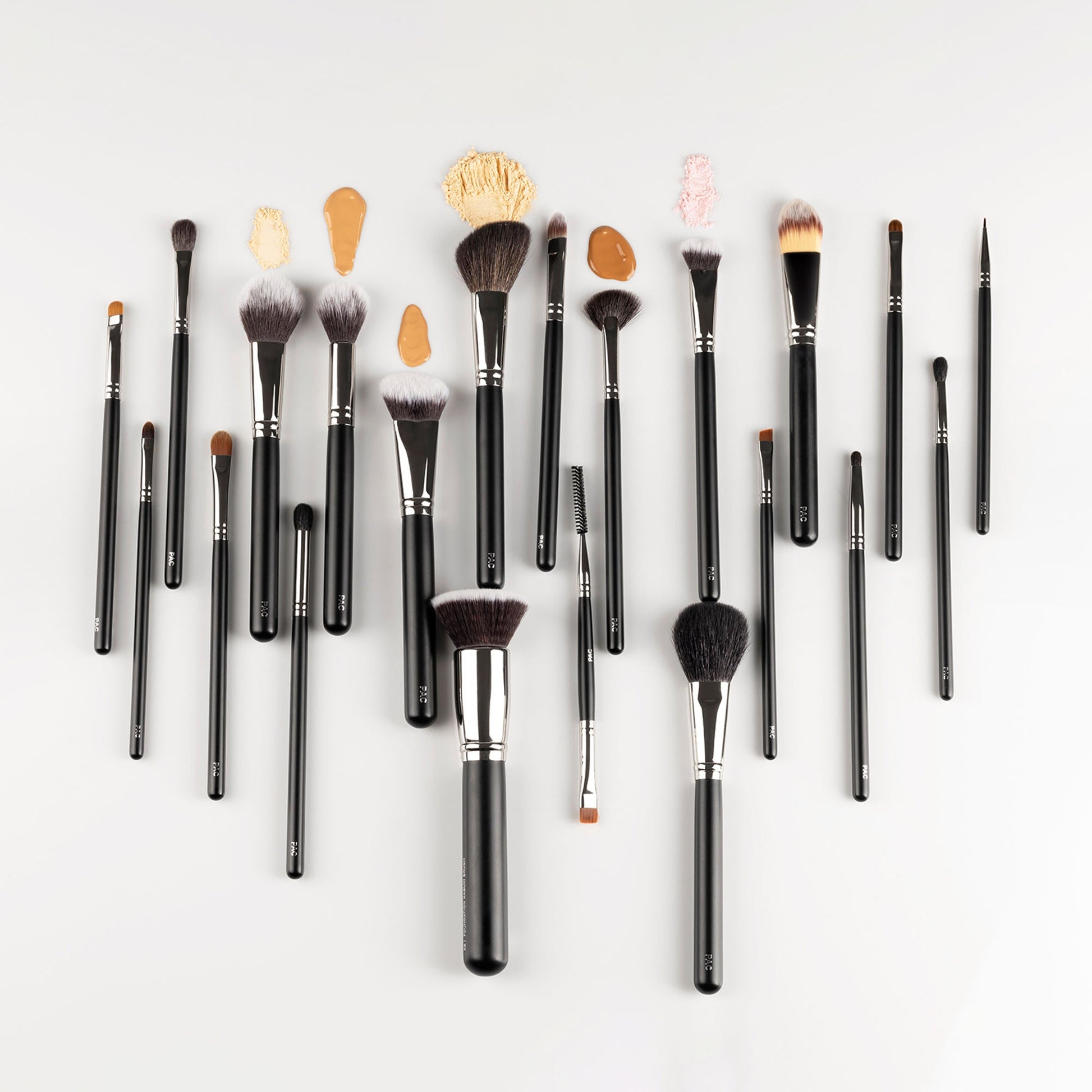 PAC Studio Absolute Basics - Amateur & Beginner MUA Set Lightweight Ergonomic Handles Hard Case Brush Pouch