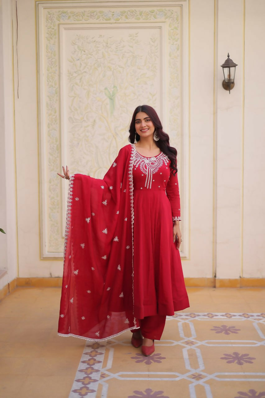 Teeya Creation Womens New Mul Chanderi With Beads Embroidery-Work Kurta Set