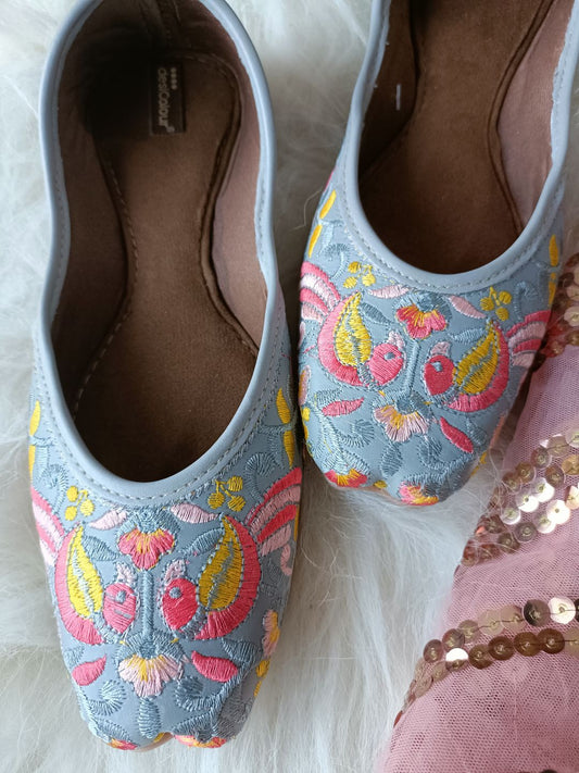 Desi Colour Women Indian Ethnic Footwear-Cushioned -Grey