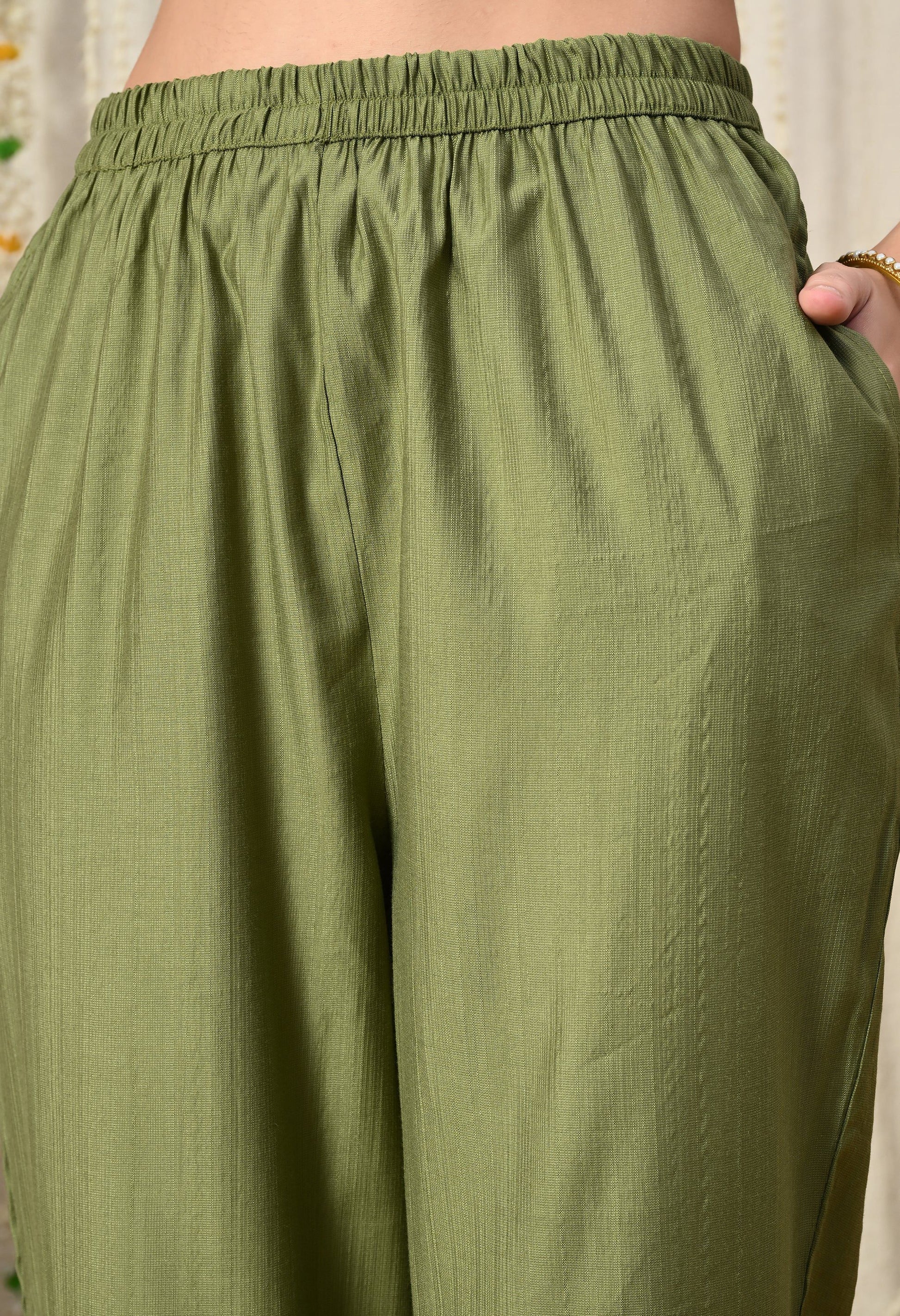 Myshka Green Silk Blend Straight Round Neck Three-Quarter Sleeves Kurta Trousers Set