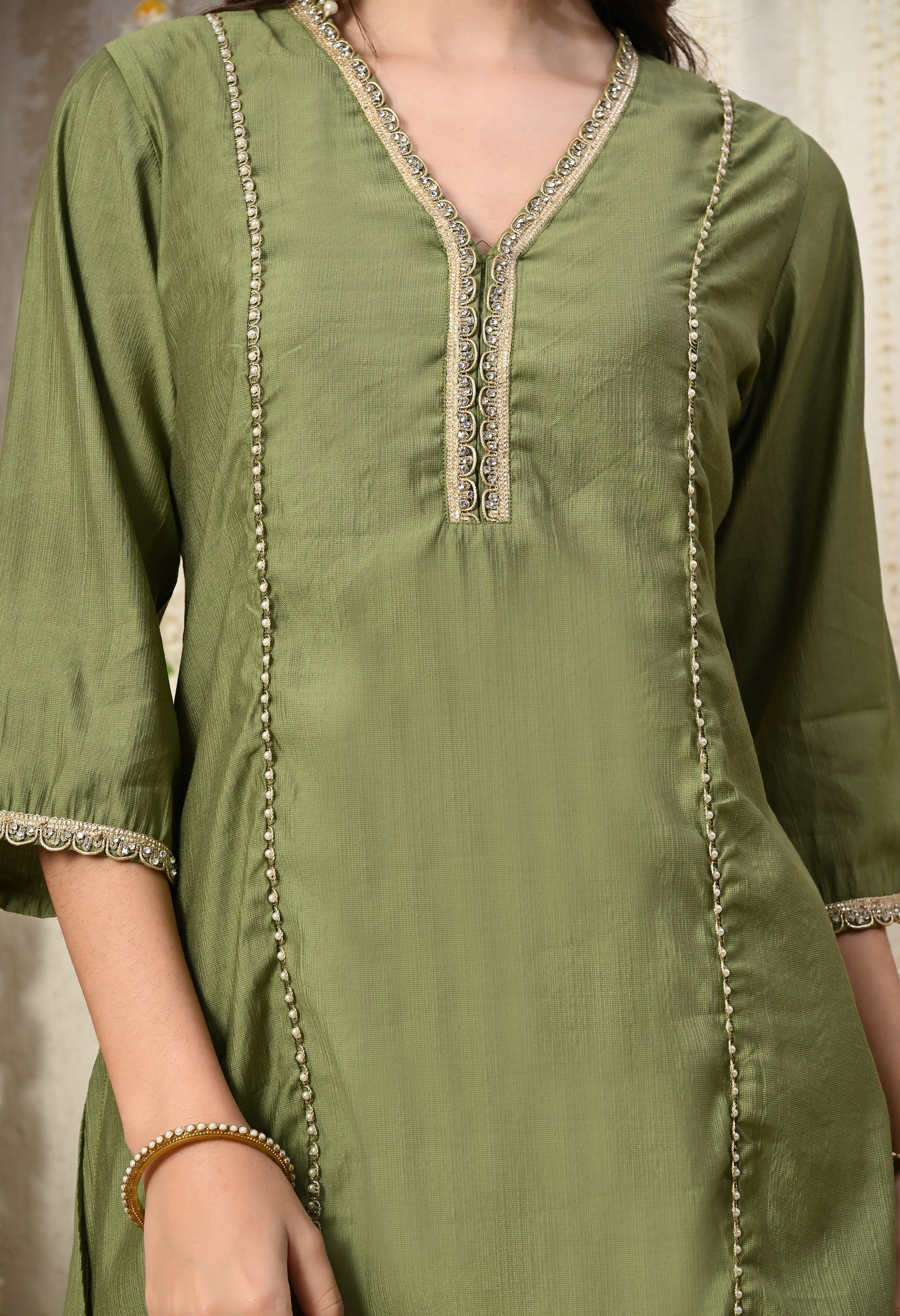 Myshka Green Silk Blend Straight Round Neck Three-Quarter Sleeves Kurta Trousers Set