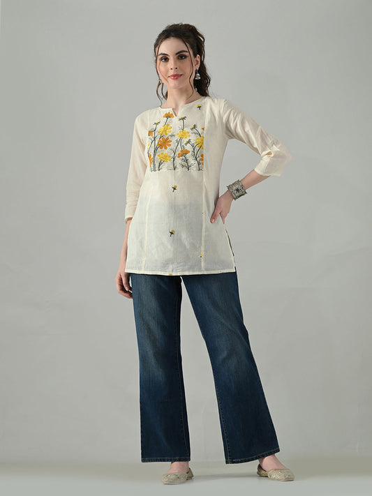 Myshka Women Off White Multicolor Thread Embroidered Tunic Three Quarter Sleeves Round Neck