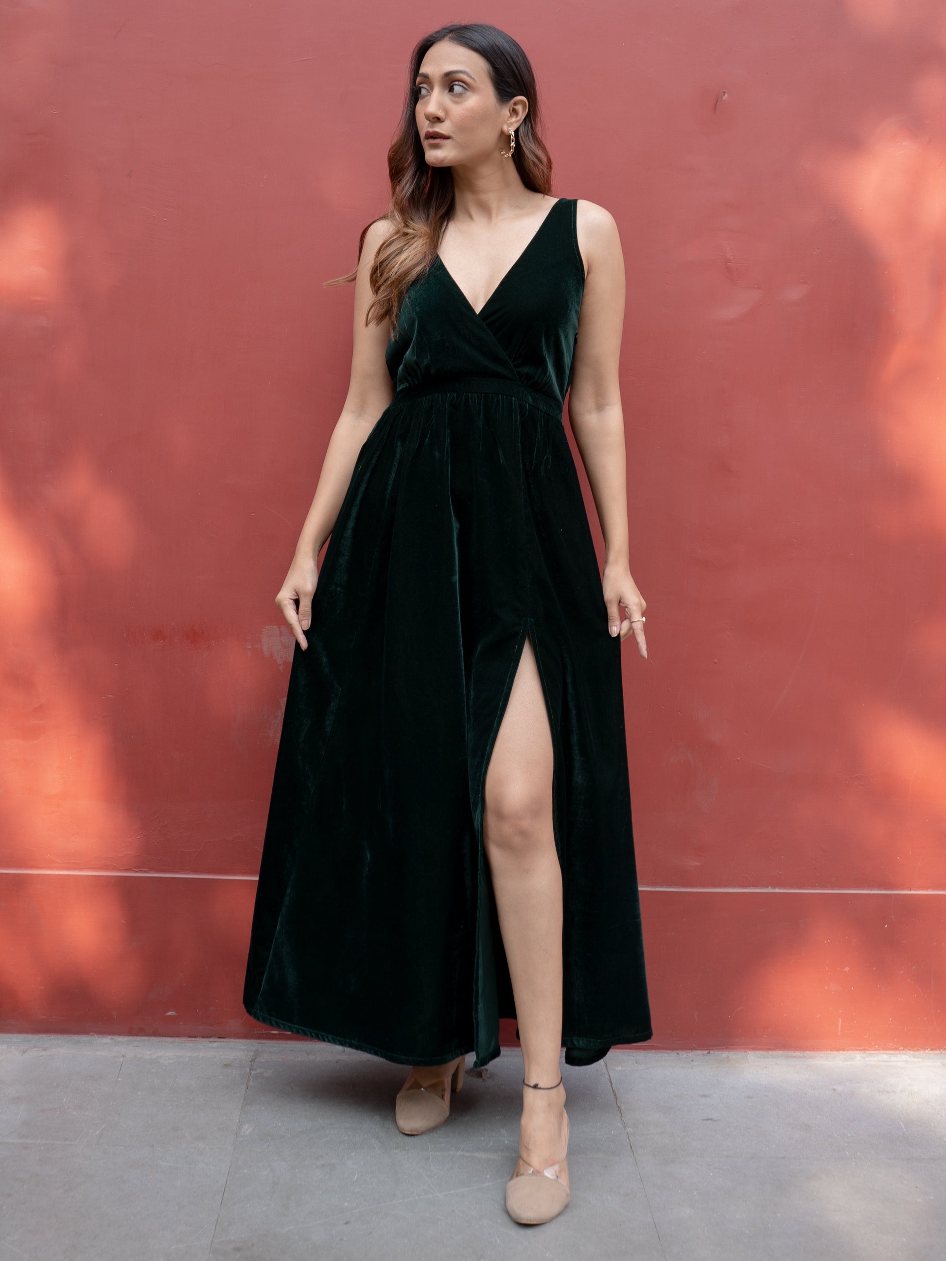 trueBrowns Dark Green Velvet Sleeveless Dress 